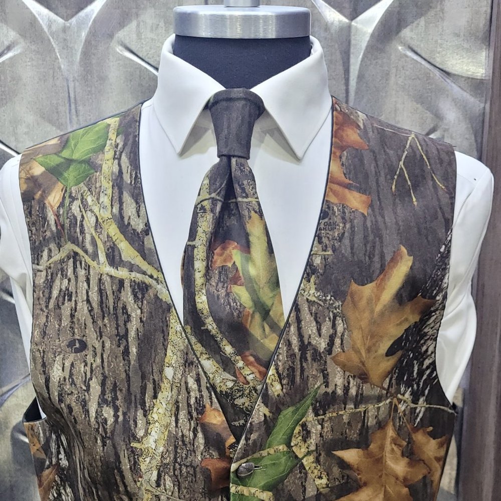 Camo vest and tie